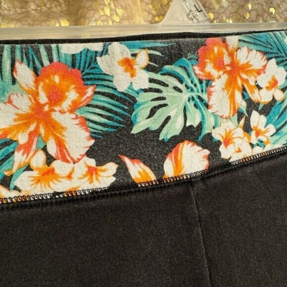 PINK Victorias Secret Black Tropical Floral Love Pink Yoga Leggings Medium - Picture 5 of 7